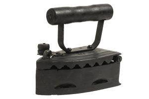 מגהץ אספנות וינטג שחור (רוחב 14 גובה 17 עומק 18 )